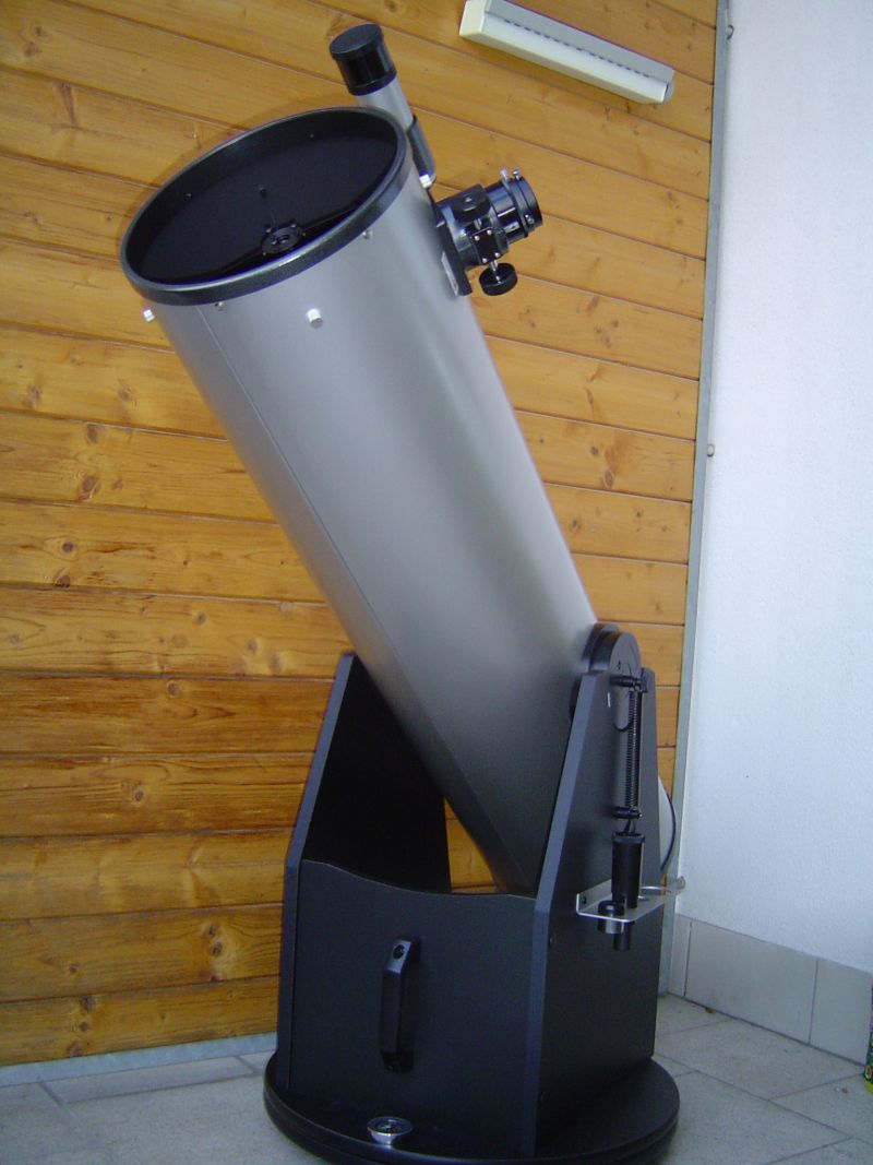 Newtonian telescope on a Dobsonian mount